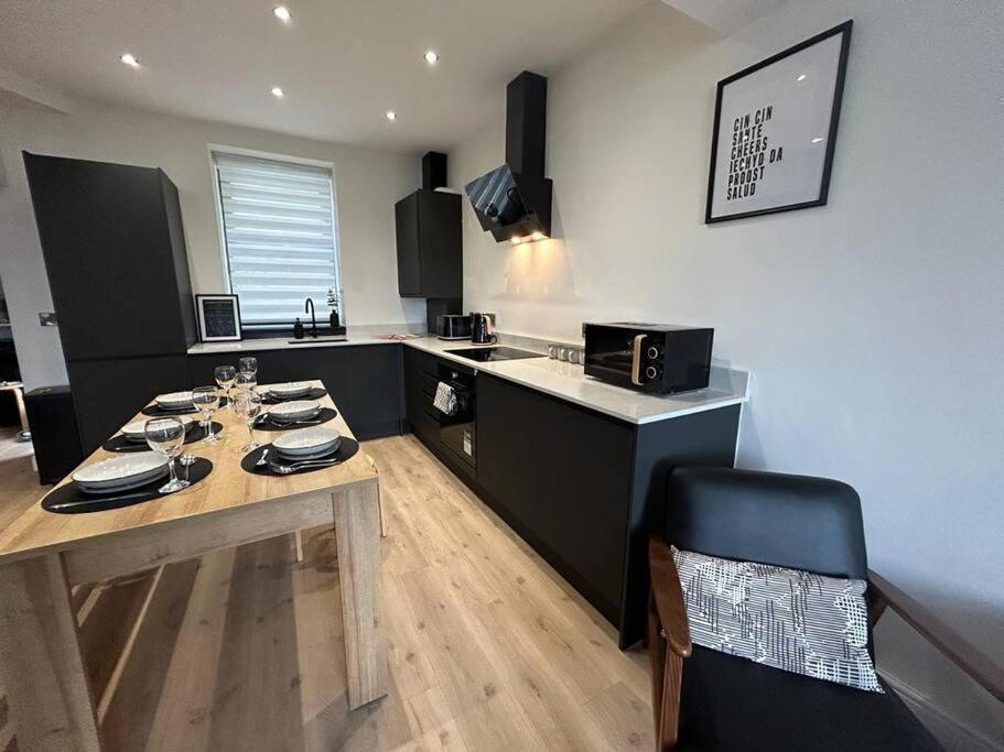 Caernarfon Modern Townhouse Snowdonia Villa Bagian luar foto